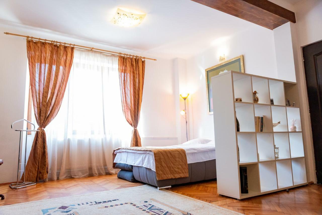 Bed&Wine In The Center Of Oradea Apartment Exterior photo