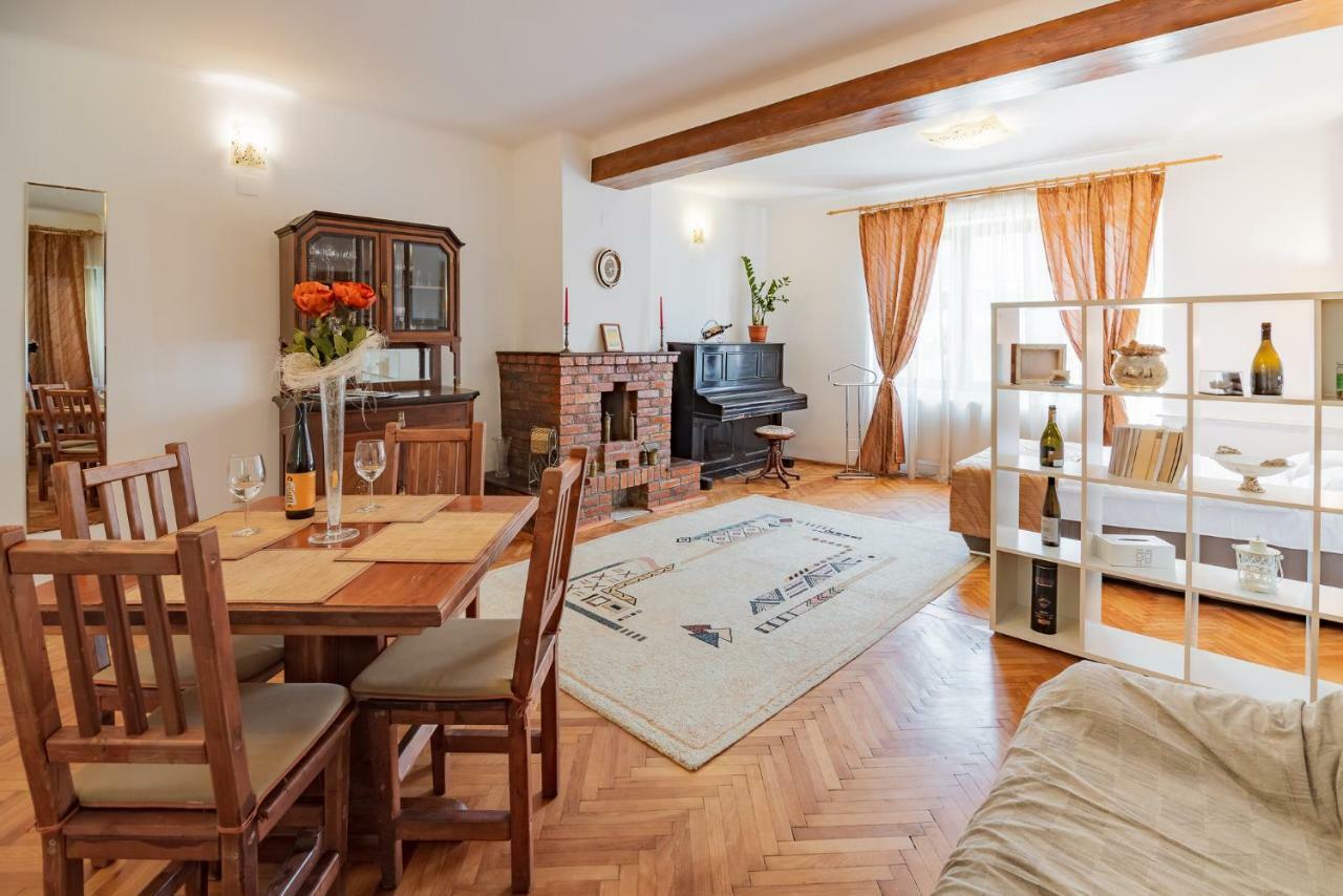 Bed&Wine In The Center Of Oradea Apartment Exterior photo