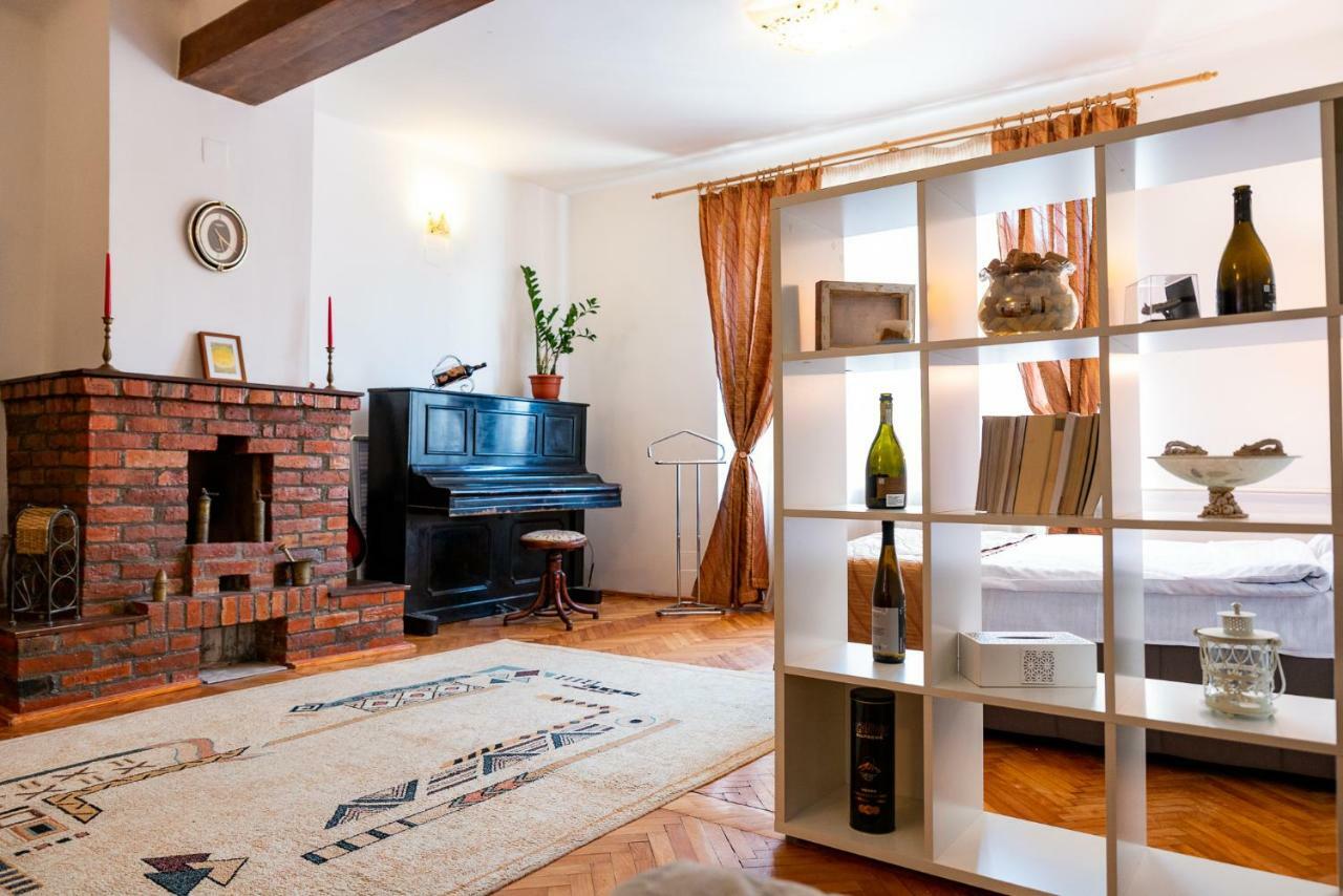 Bed&Wine In The Center Of Oradea Apartment Exterior photo