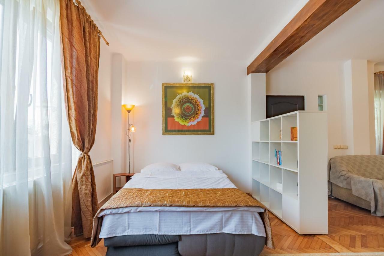 Bed&Wine In The Center Of Oradea Apartment Exterior photo