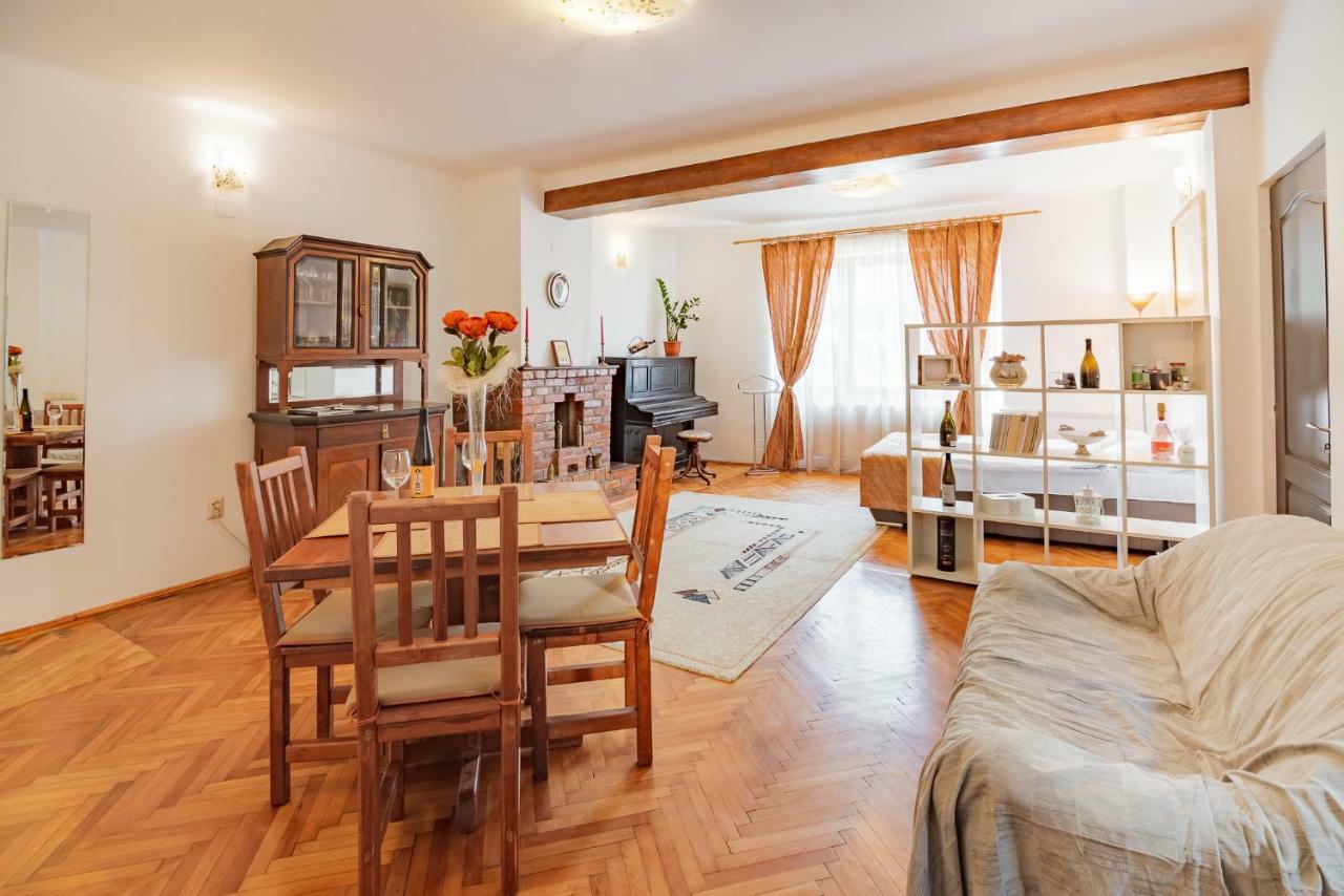 Bed&Wine In The Center Of Oradea Apartment Exterior photo