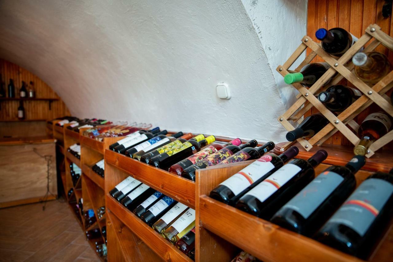 Bed&Wine In The Center Of Oradea Apartment Exterior photo